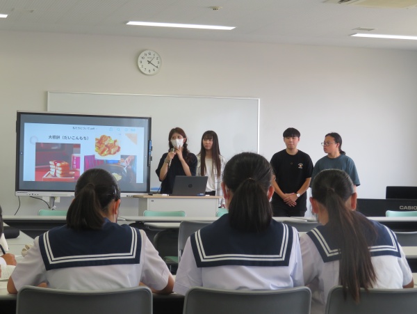 満濃中学校にて台湾の紹介の画像