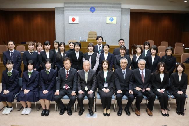 女性議会の集合写真